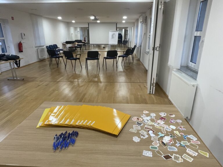 Prodaja je posel odločanja – marketing pripravi informacije, prodaja vodi k odločitvi